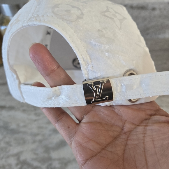 Brand New Louis Vuitton White Hat - Picture 3 of 3